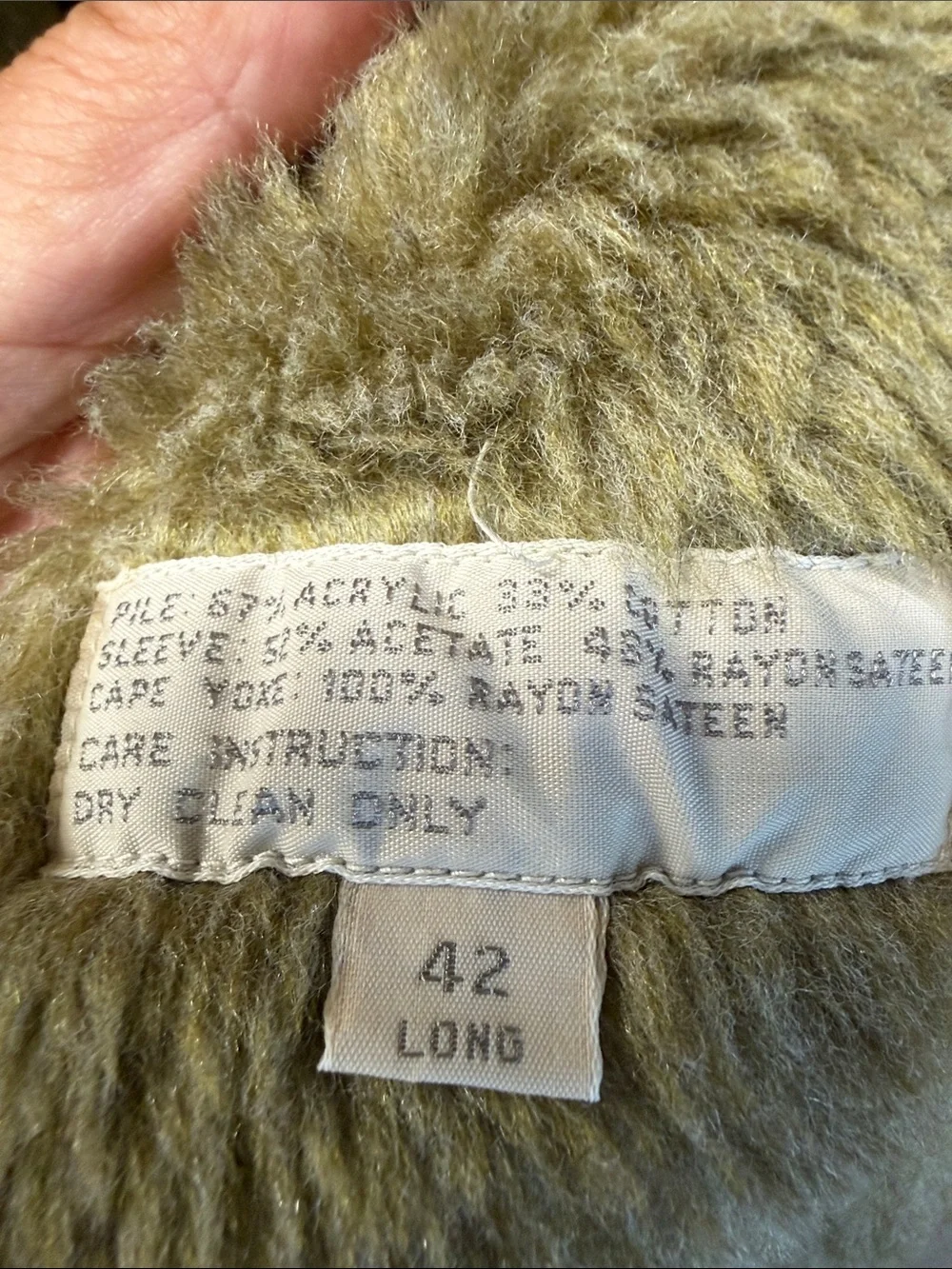 Vintage Men's Beige Double-Breasted Trench Coat - Classic Style, sized 42 long